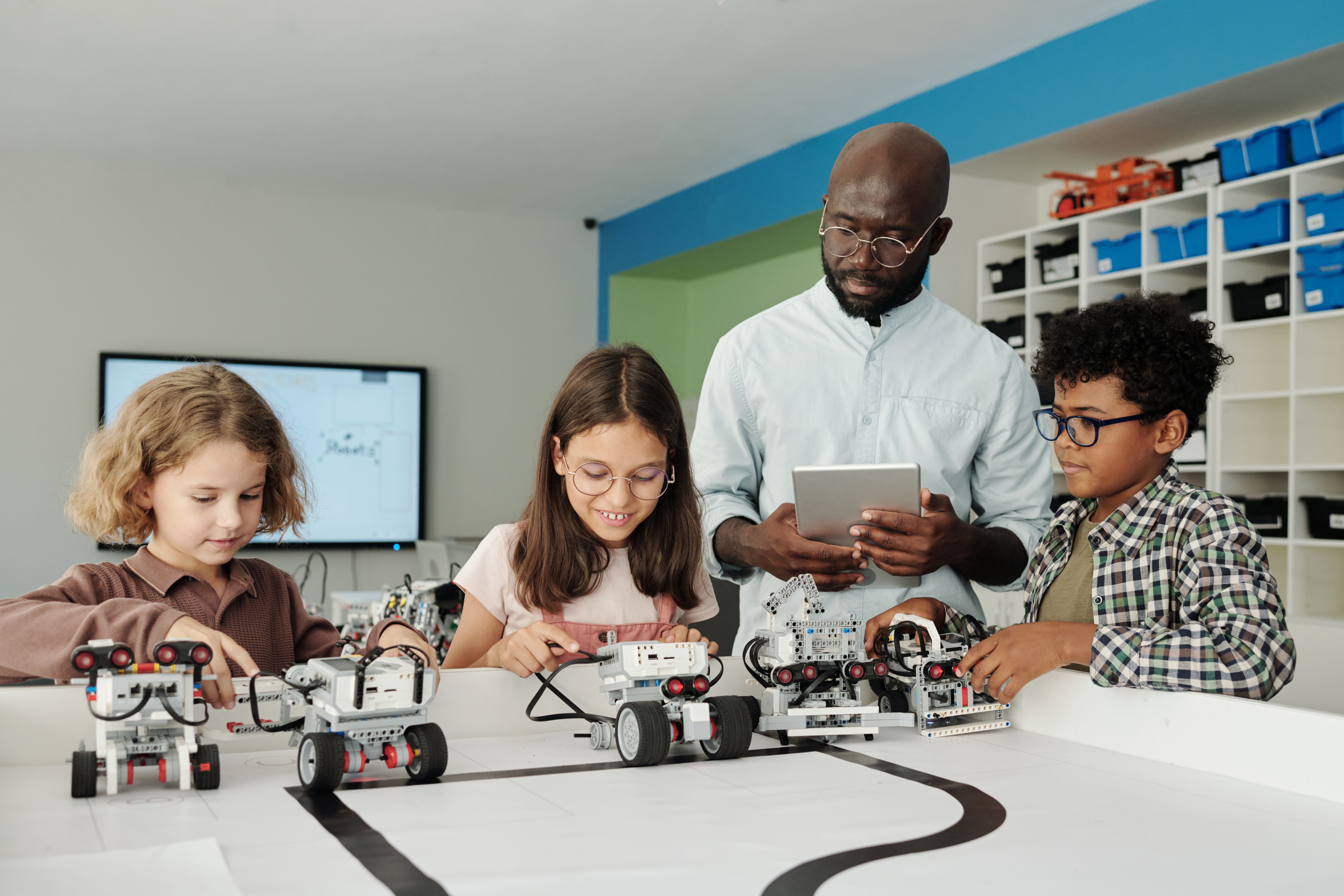 Robotics: Tinkering Towards Tomorrow