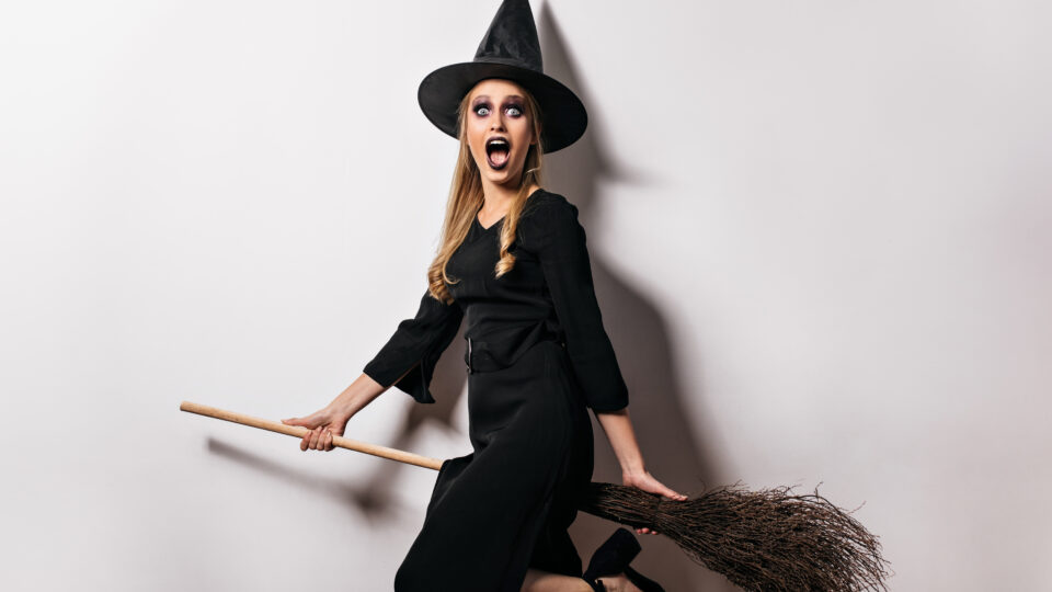 20 Spooky October Date Ideas