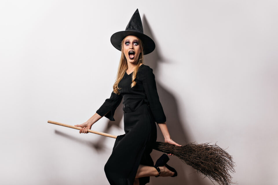 20 Spooky October Date Ideas